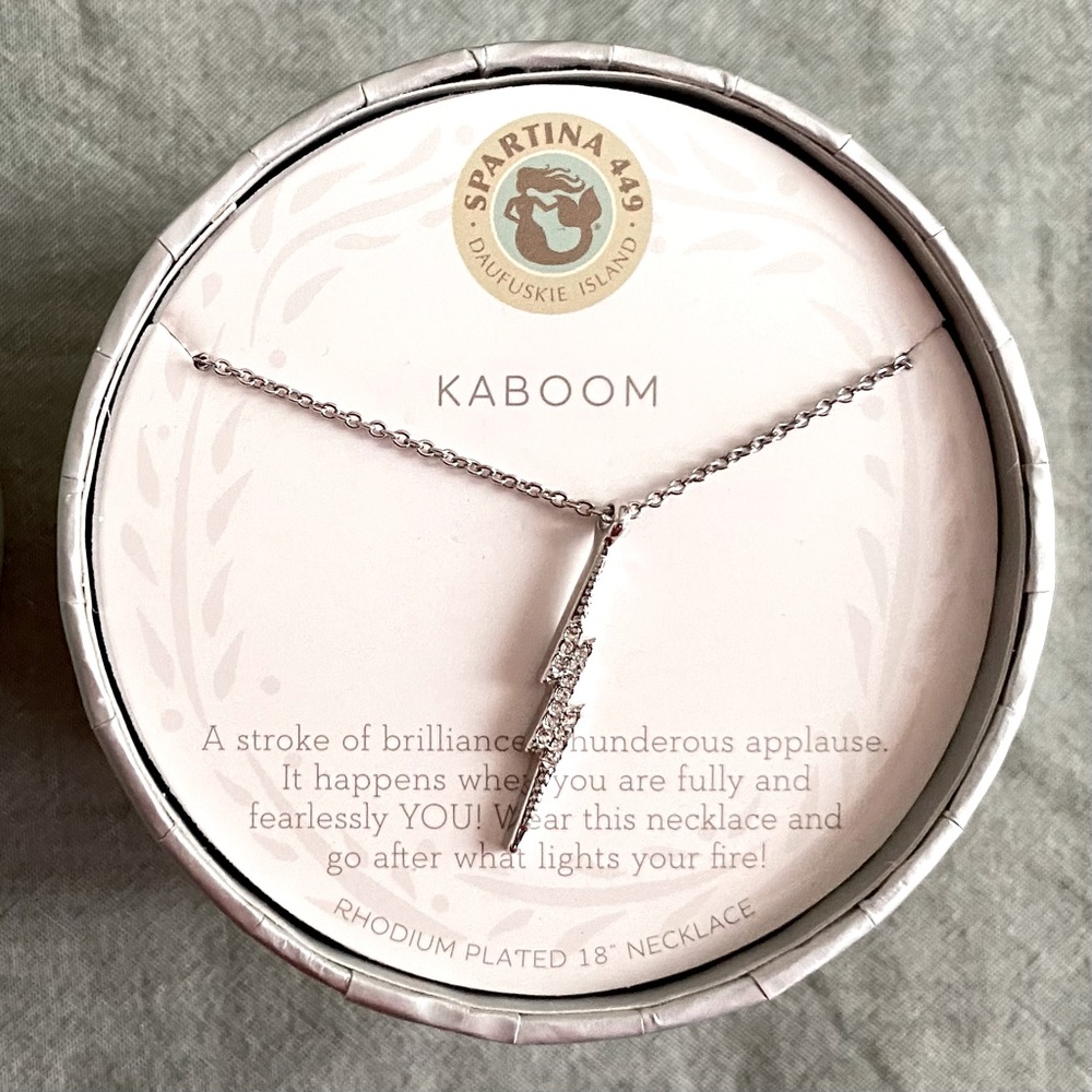 Sea La Vie Kaboom necklace